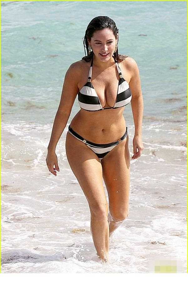 最全超模布鲁克海滩与男友恩爱秀,泳装波涛尽显相册