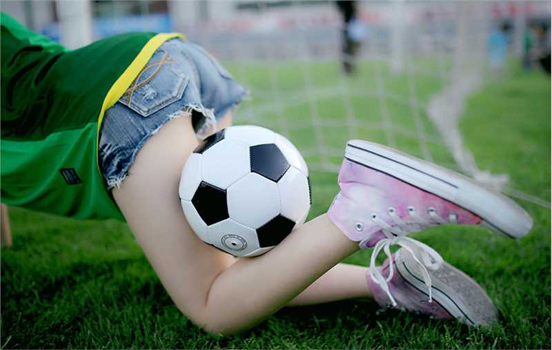 精选校园清新MM钟情绿荫赛场图册