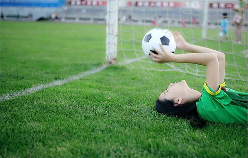 精选校园清新MM钟情绿荫赛场图册