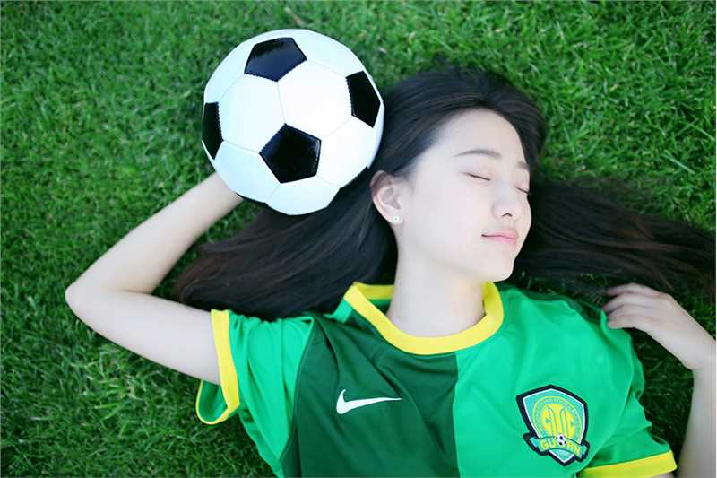 精选校园清新MM钟情绿荫赛场图册