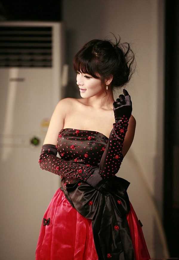 优质韩国美模林智慧高贵红裙装完美搭配图片