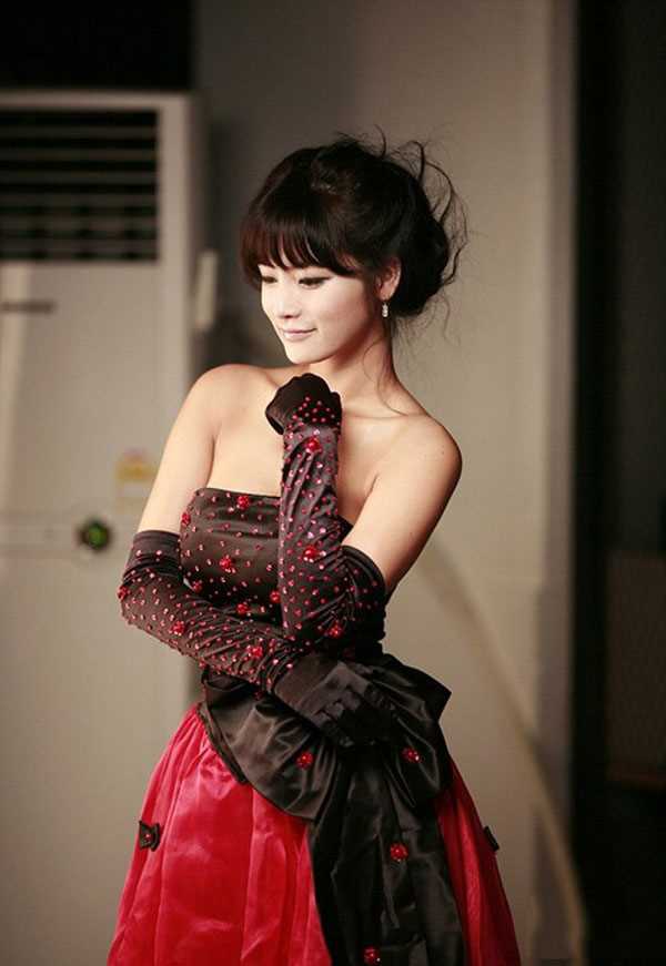 优质韩国美模林智慧高贵红裙装完美搭配图片