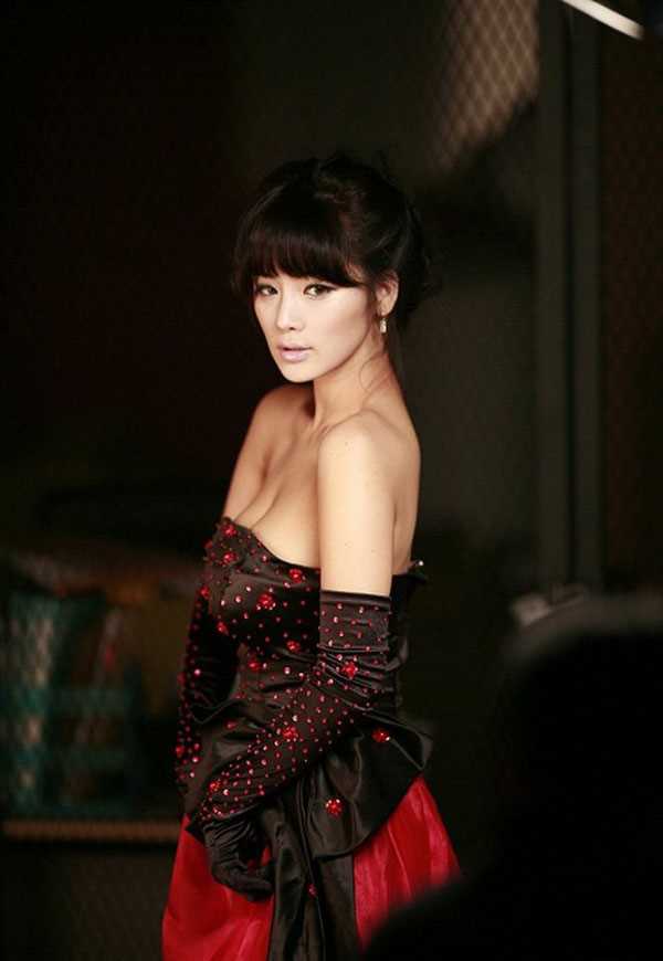 优质韩国美模林智慧高贵红裙装完美搭配图片