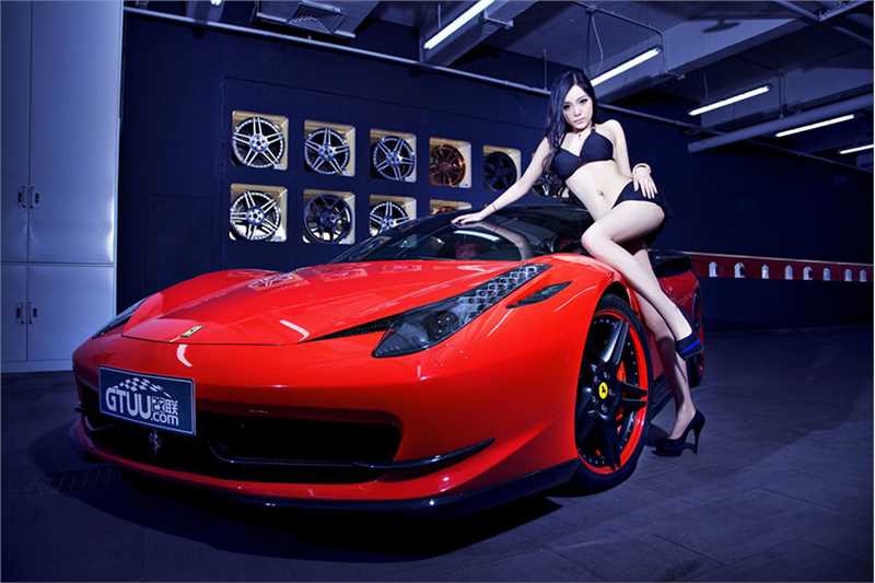 最新美女记清红色超跑壁纸