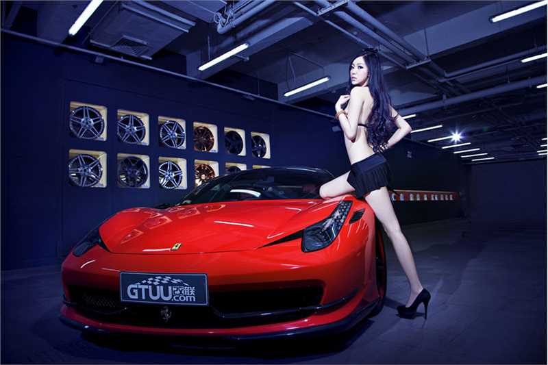 最新美女记清红色超跑壁纸