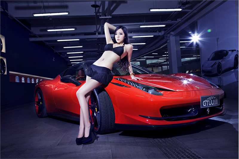 最新美女记清红色超跑壁纸