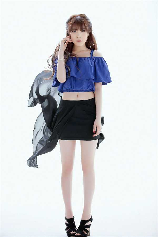 最新性感模特大长腿迷人图集