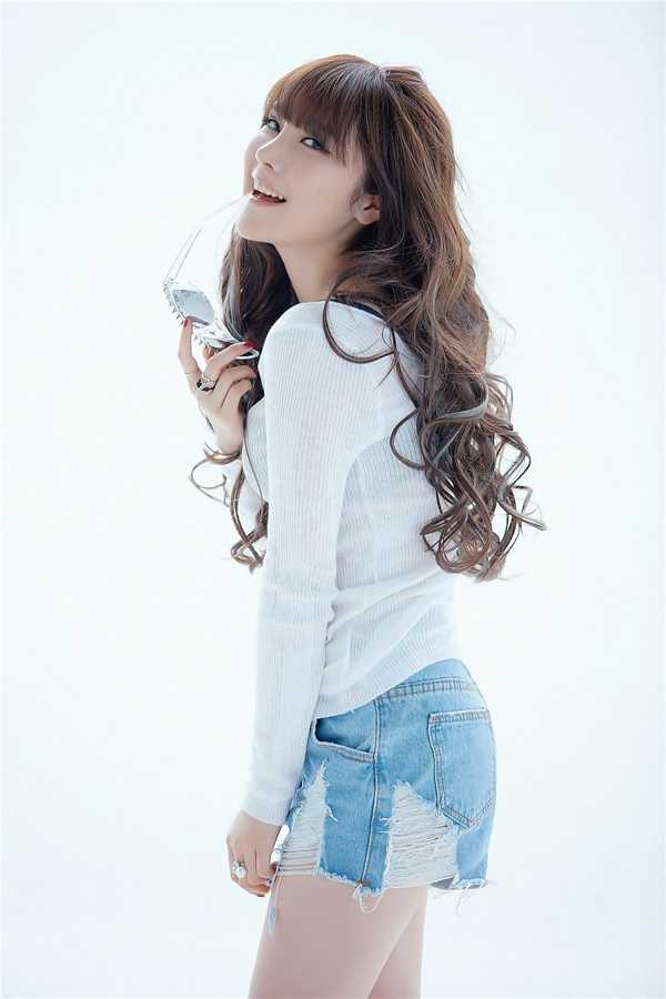 最新性感模特大长腿迷人图集