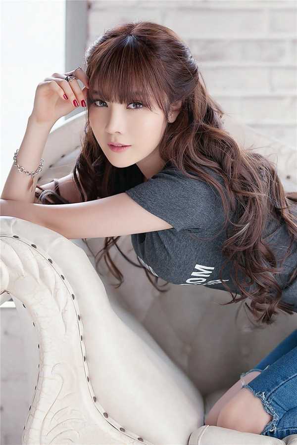 最新性感模特大长腿迷人图集