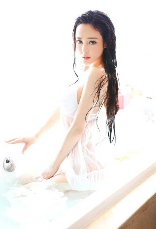 优质嫩模大尺度性感翘臀相册