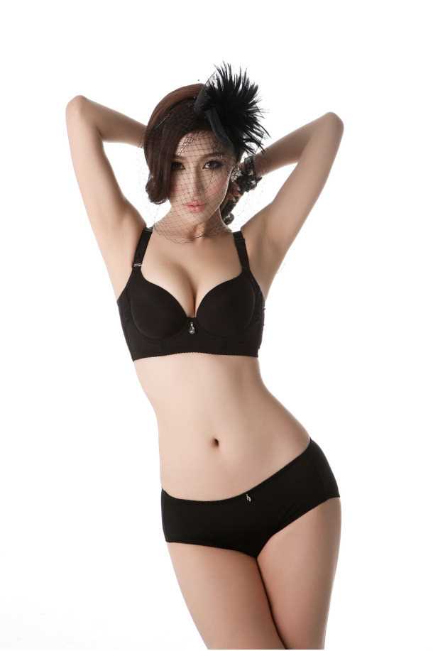 优质成熟魅力模特内衣大片相册