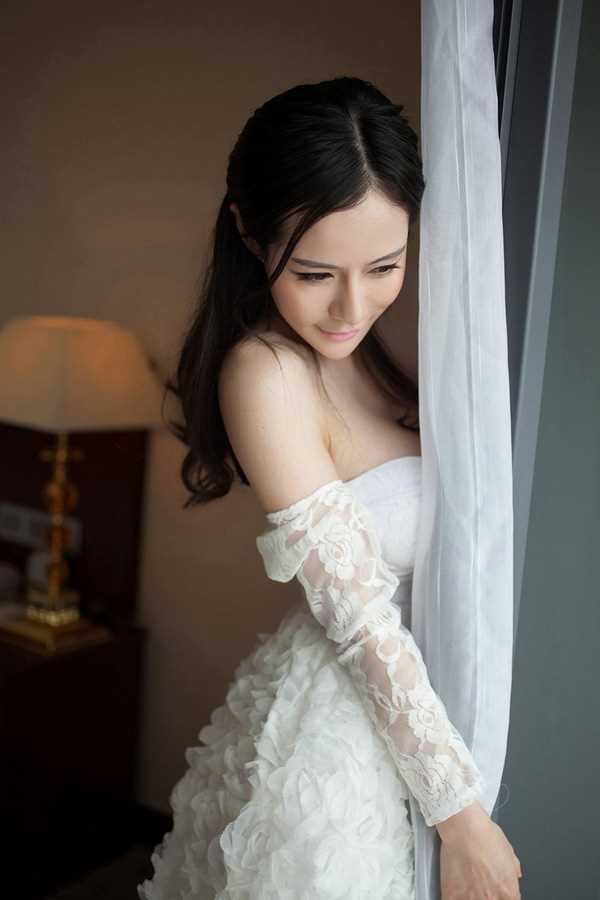 优质纯美白色短裙性感模特相册