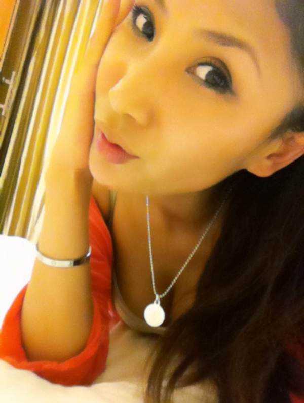 最新干净嫩模秀照壁纸