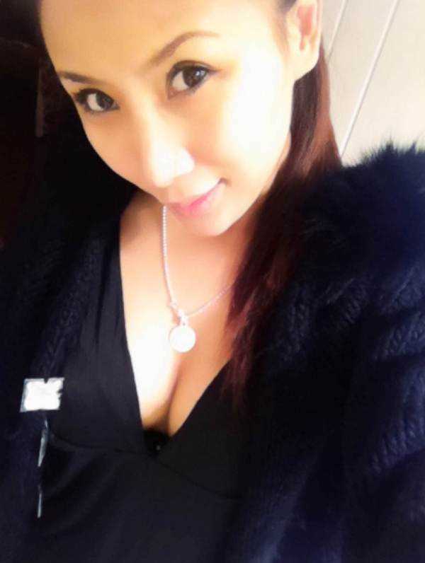 最新干净嫩模秀照壁纸