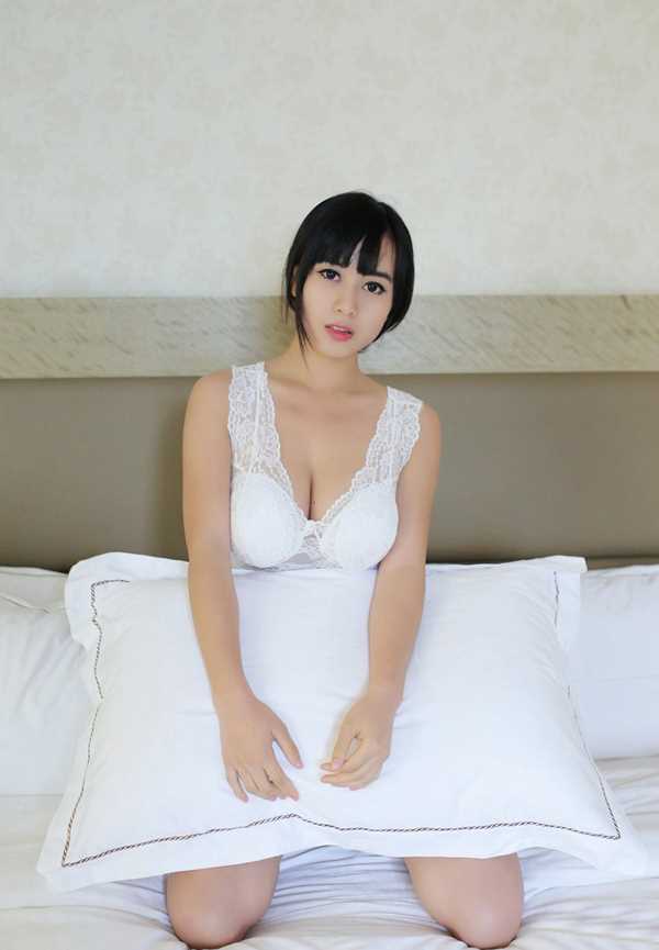 精选错落有致低胸模特性感私房图册