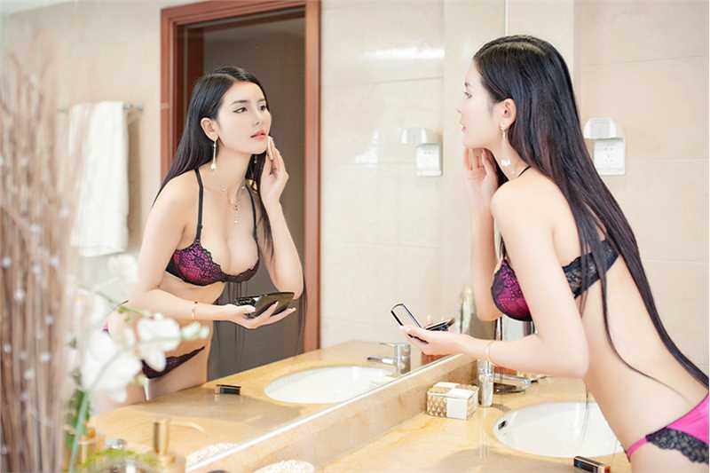 最新妩媚模特性感私房照图集