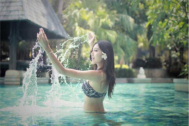 性感模特比基尼大长腿