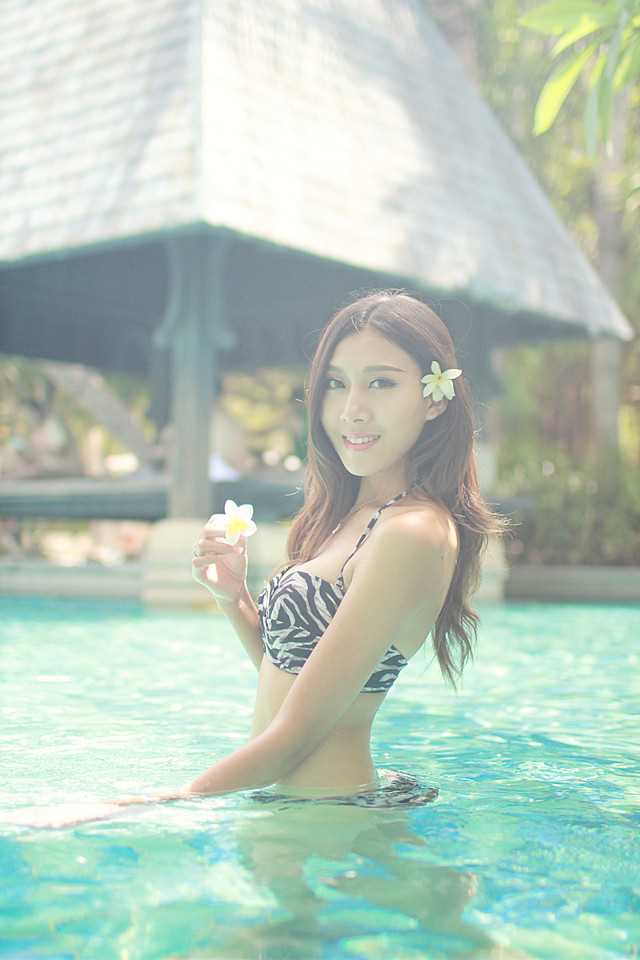 性感模特比基尼大长腿