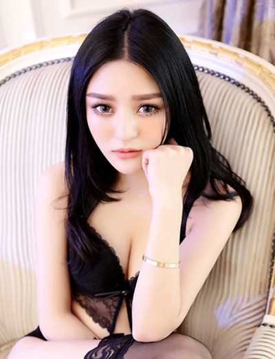 精选90后嫩模性感内衣大摆诱惑姿势图册