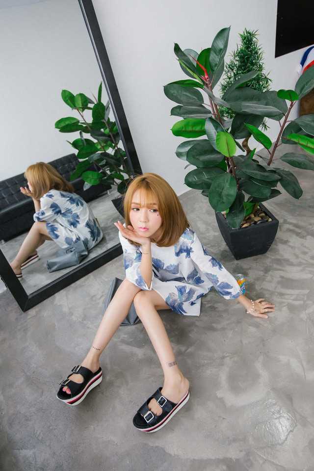 最全花纹时尚衣着lola模特相册