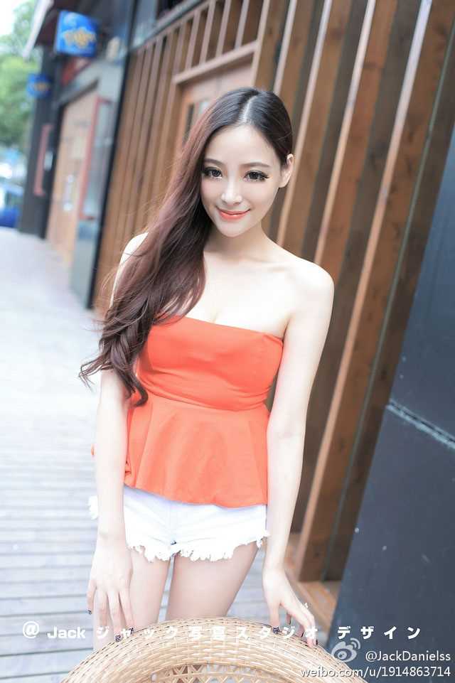 最新高挑性感嫩模婀娜多姿图集