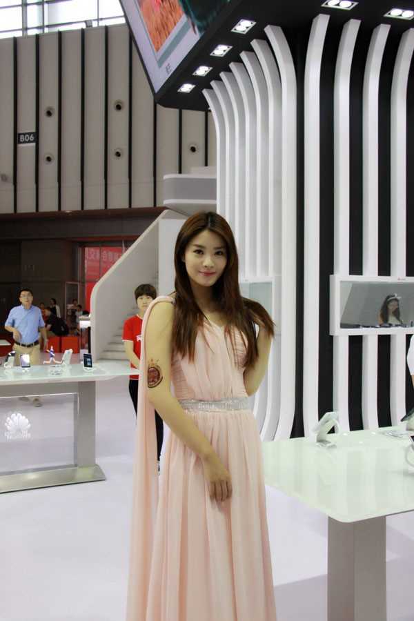 高清美艳模特长裙飘逸图集