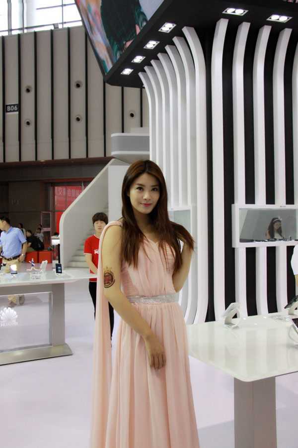 高清美艳模特长裙飘逸图集