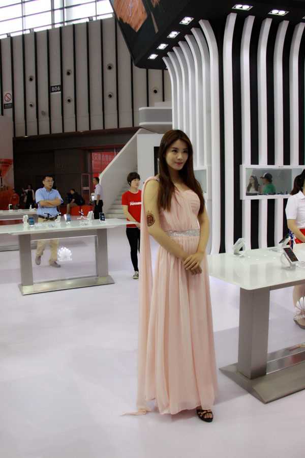 高清美艳模特长裙飘逸图集