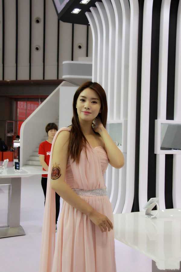 高清美艳模特长裙飘逸图集