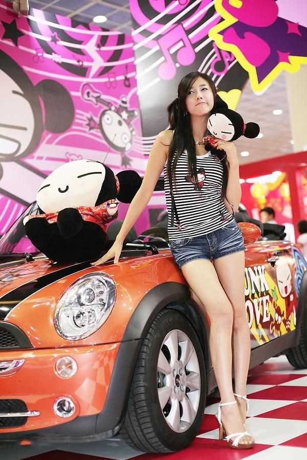 最新香车美少女梦甜甜高清壁纸