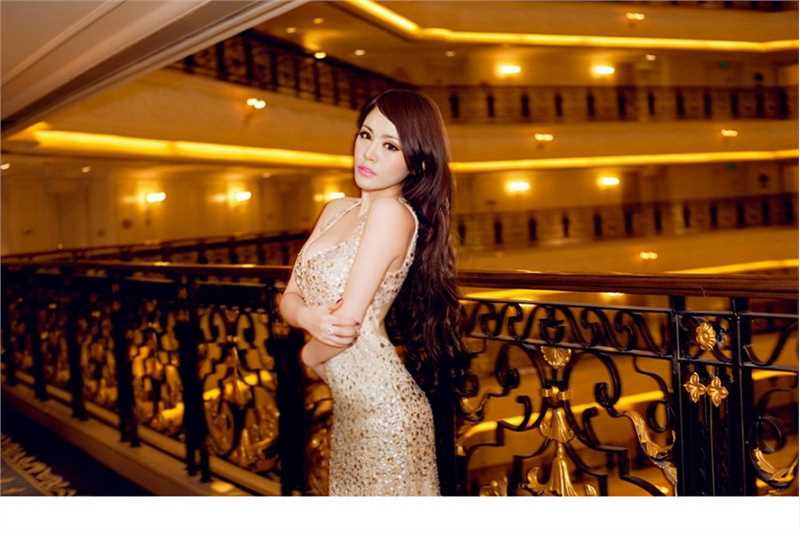 特别专辑机车美女模特豹纹妩媚大图图片