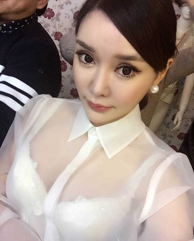 特别专辑人气嫩模韩子萱性感图片