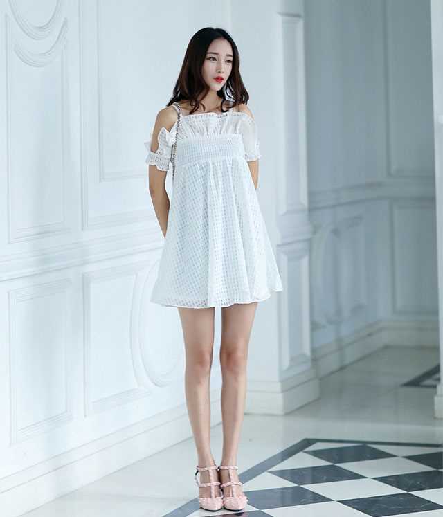 特别专辑张念恩白裙妩媚动人图片