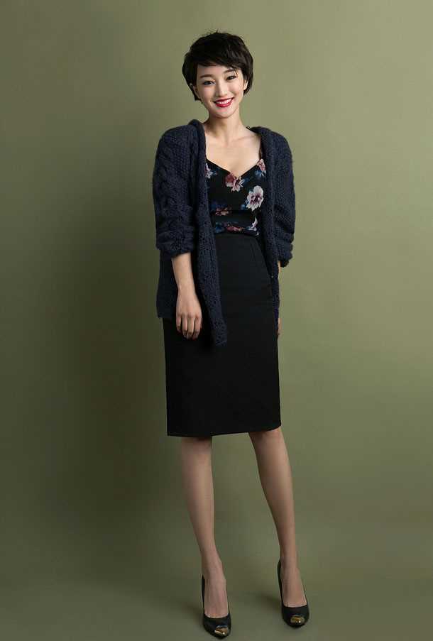 精选张念恩短发超像女星周迅图册