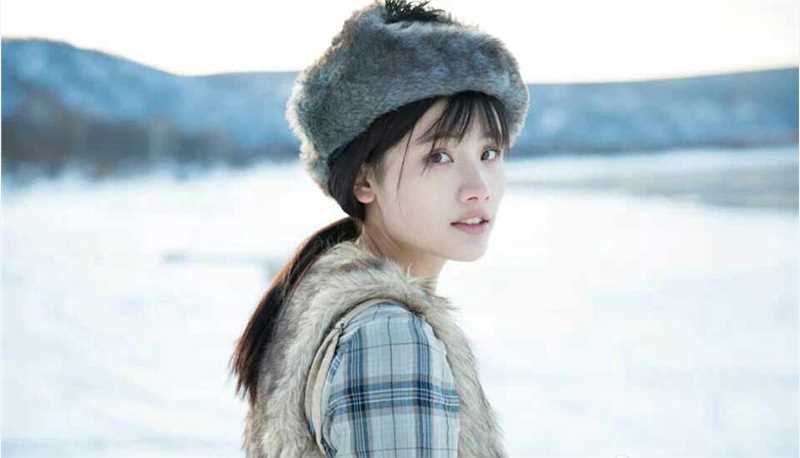 特别专辑郑伊雪地大展迷人笑容图片