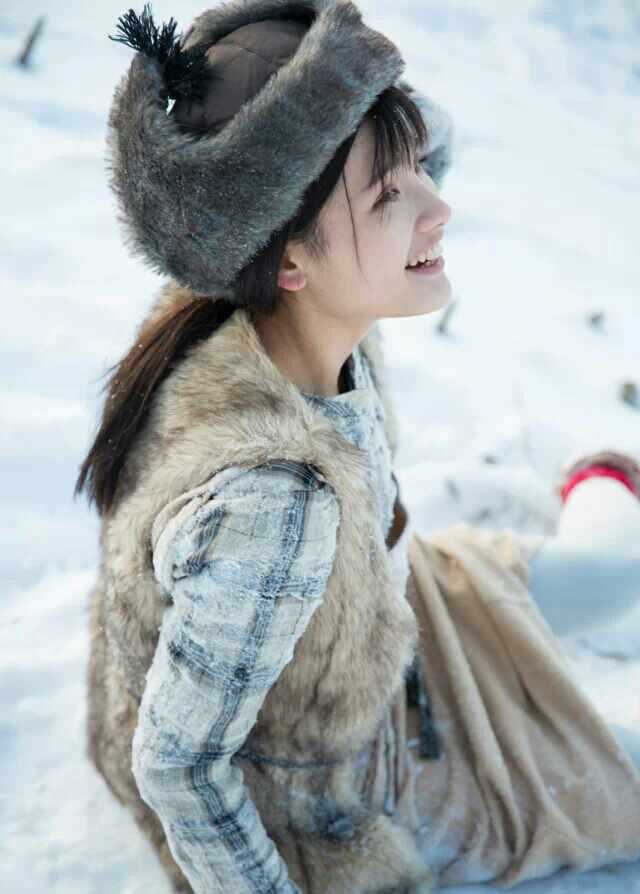 特别专辑郑伊雪地大展迷人笑容图片