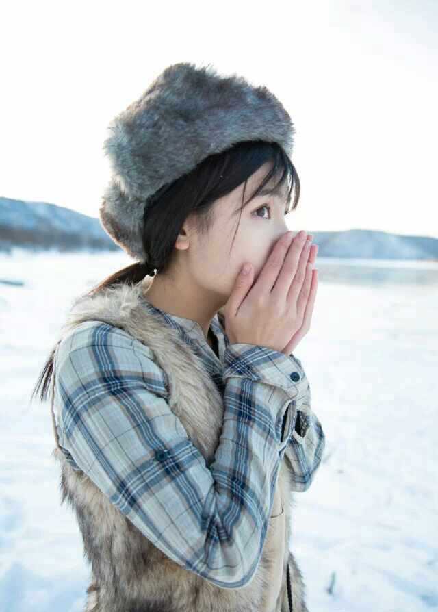 特别专辑郑伊雪地大展迷人笑容图片