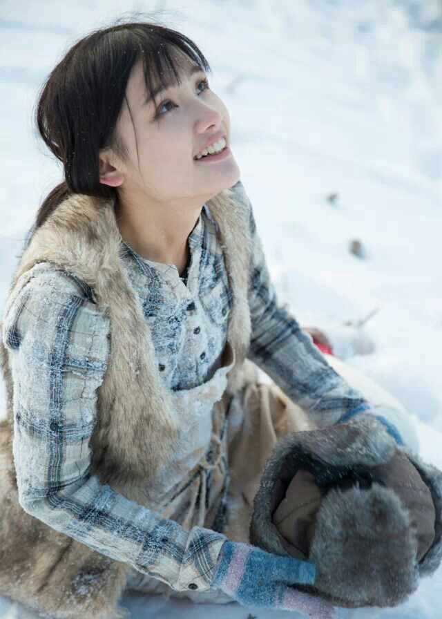 特别专辑郑伊雪地大展迷人笑容图片