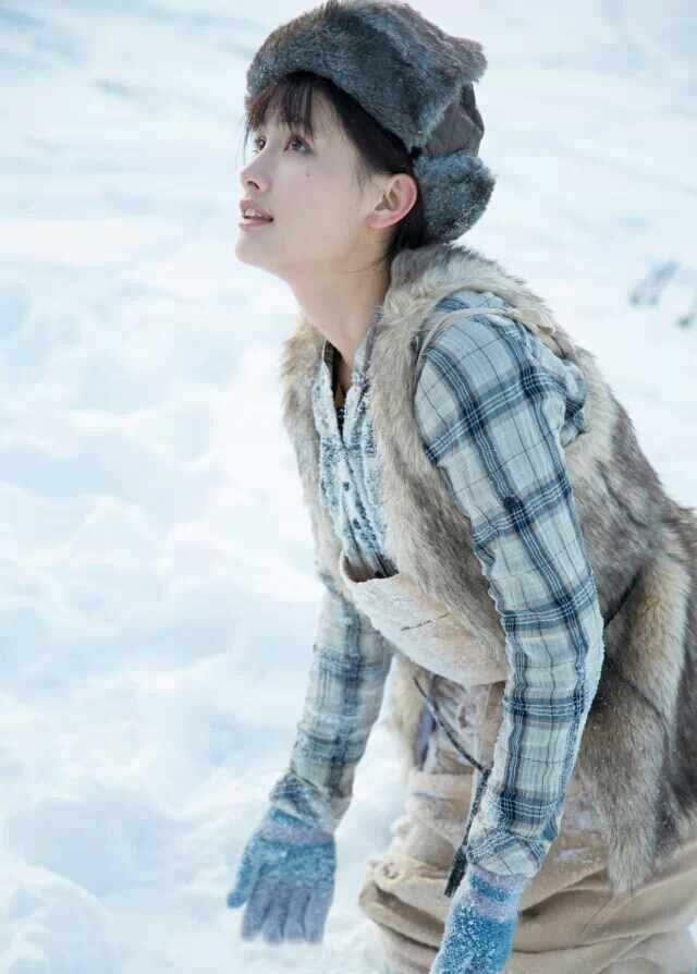 特别专辑郑伊雪地大展迷人笑容图片