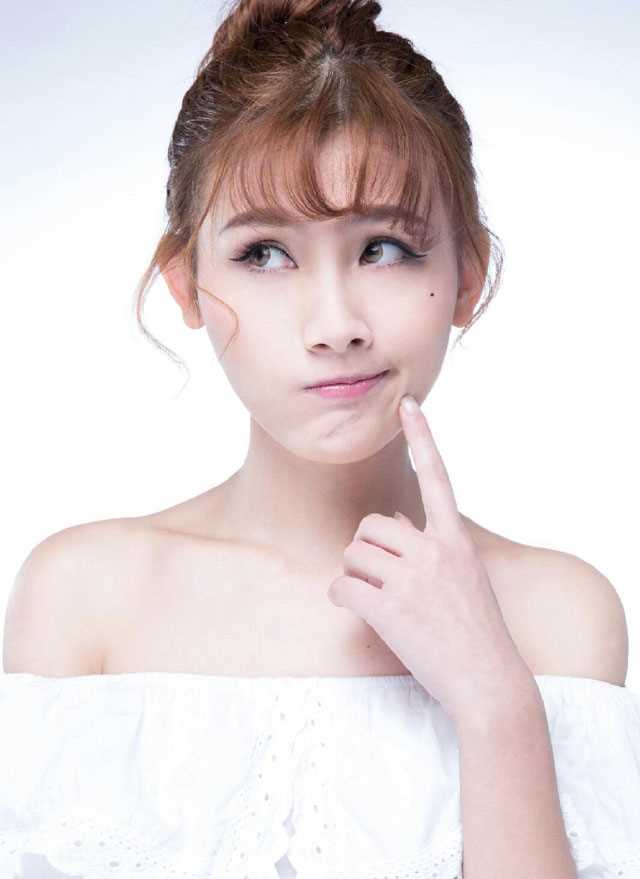 最新嫩模郑伊甜美俏丽惹人爱壁纸