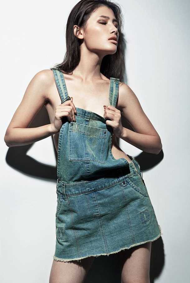 最全郑伊性感上演真空的诱惑相册