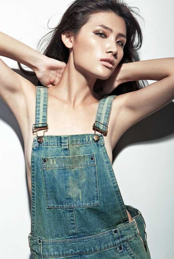 最全郑伊性感上演真空的诱惑相册