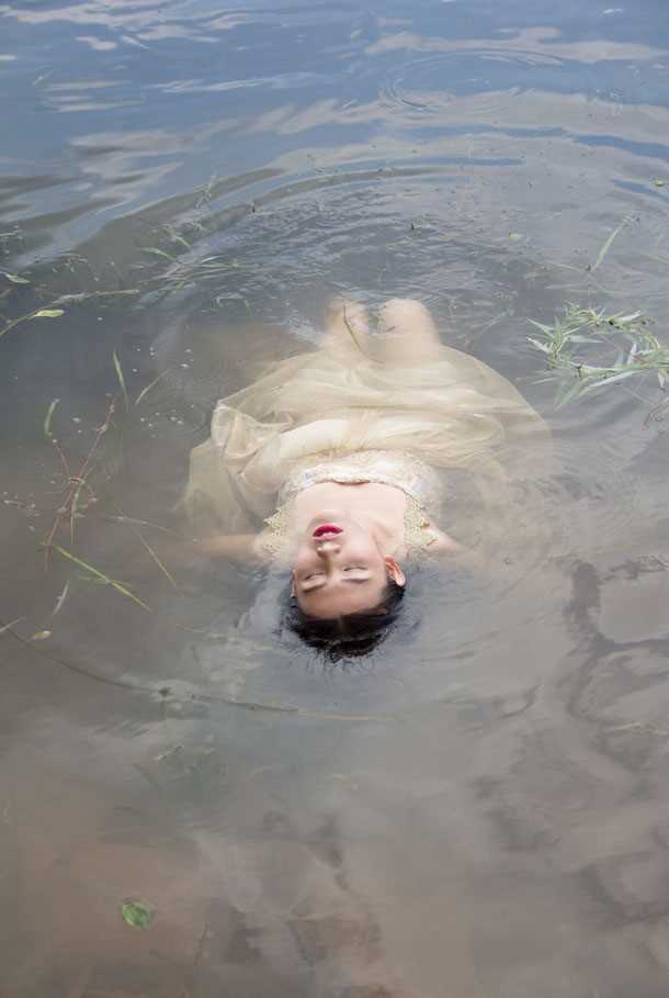 最全郑伊水中湿身仙气逼人壁纸