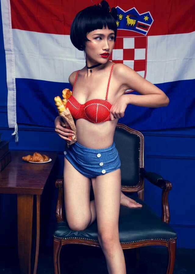 高清性感嫩模郑伊性感内衣秀美胸图集