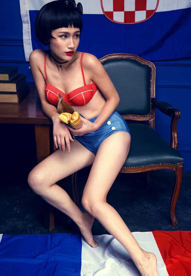 高清性感嫩模郑伊性感内衣秀美胸图集