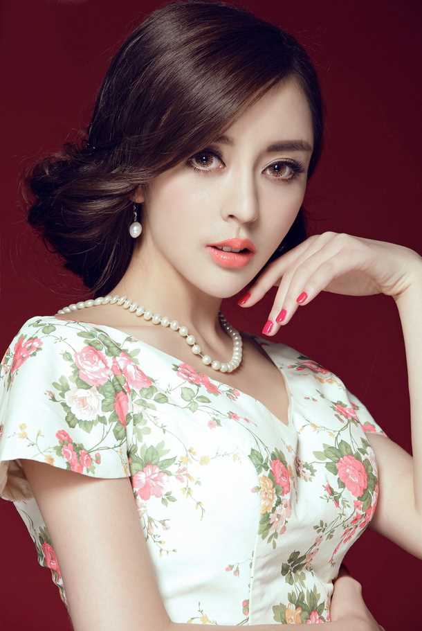 精选高兮妍紧身裙秀性感身段图册