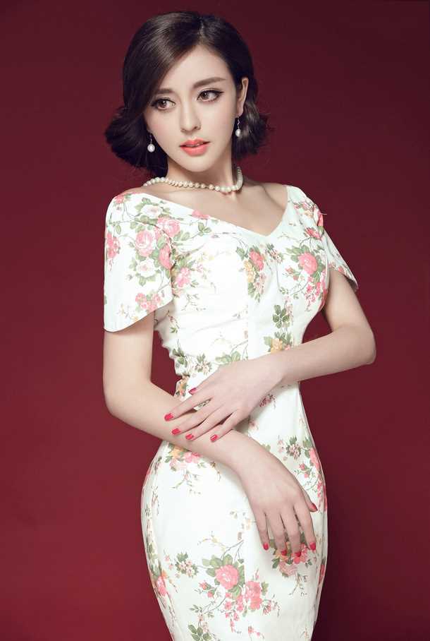 精选高兮妍紧身裙秀性感身段图册