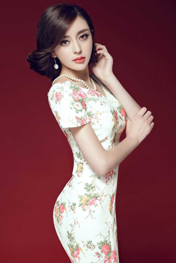 精选高兮妍紧身裙秀性感身段图册