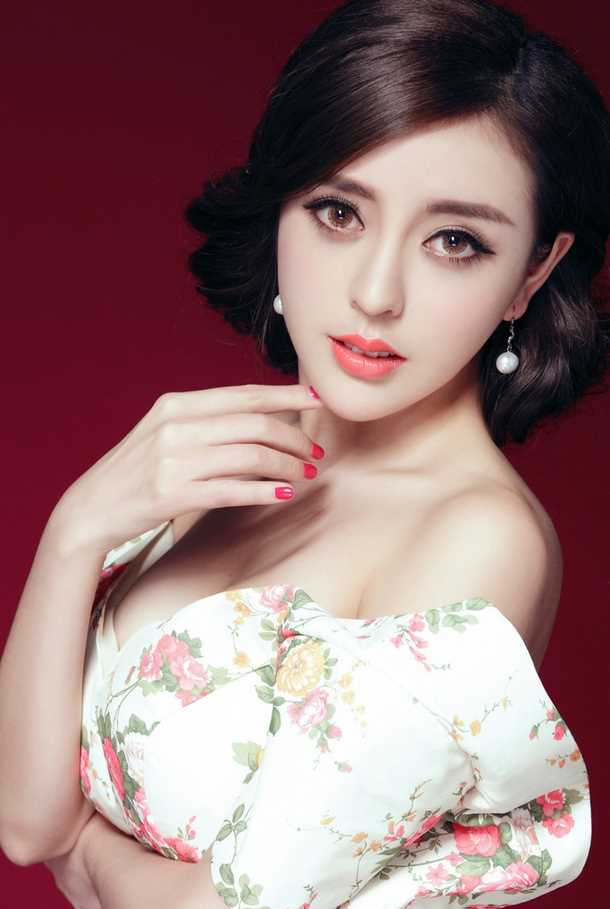 精选高兮妍紧身裙秀性感身段图册