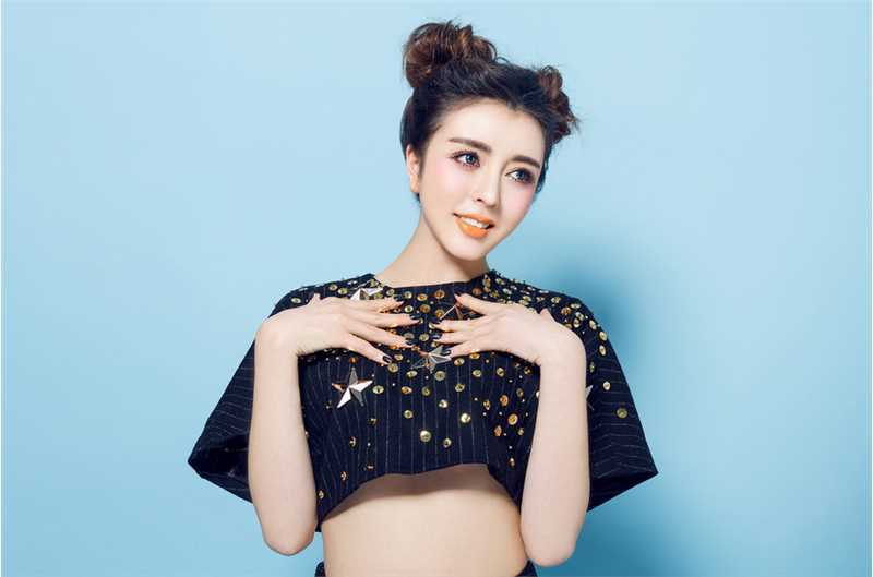 特别专辑美女高兮妍俏皮可人图片